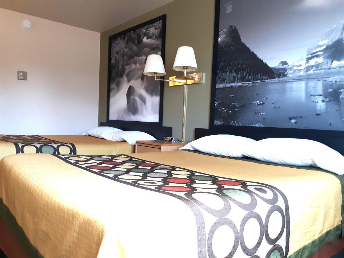 Super 8 By Wyndham Hamilton Hotell Exteriör bild