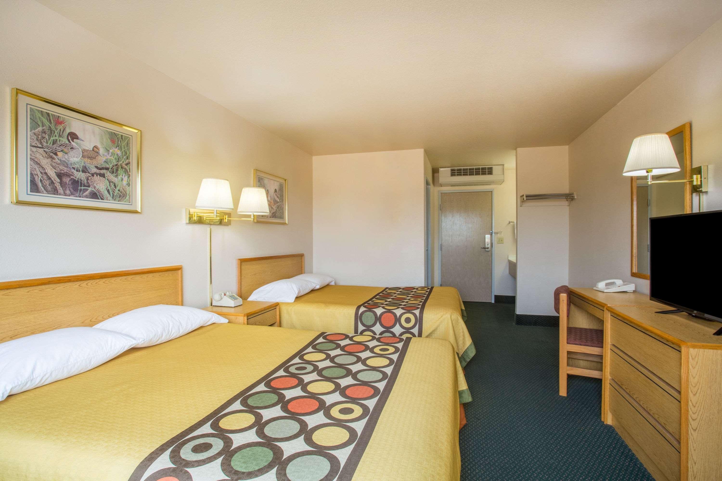 Super 8 By Wyndham Hamilton Hotell Exteriör bild